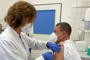 Knappschaftskrankenhaus Bottrop reagiert mit Boosterimpfungen für die Beschäftigten auf die steigenden Infektionszahlen 